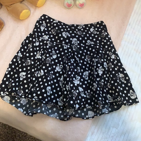 Skull skirt - Picture 2 of 6